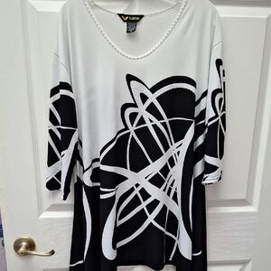 e Valentina Black And White 3/4 Sleeve Top 1X.   EUC